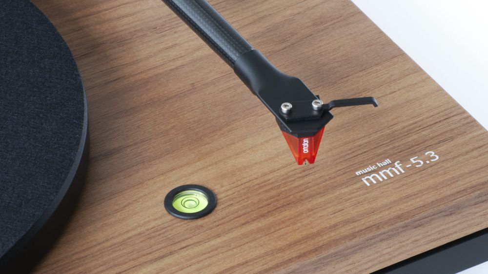 Music Hall MMF-5.3 SE walnut, картридж Ortofon 2M Bronze