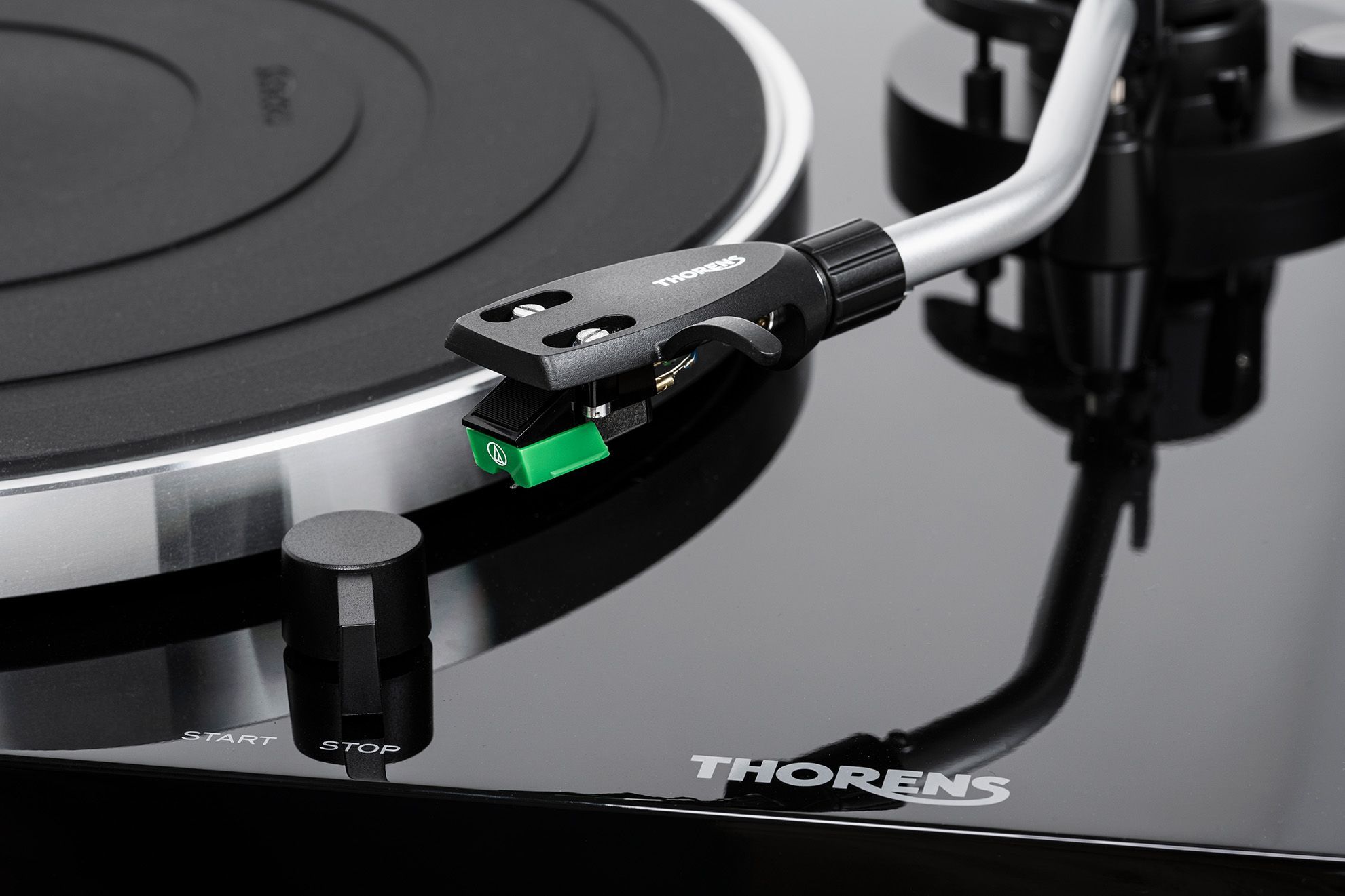 Thorens TD-204 TP120 AT95E highgloss black виниловый проигрыватель