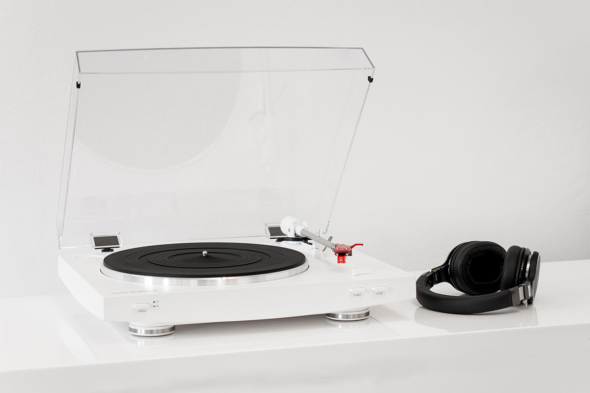 AUDIO-TECHNICA AT-LP3BK Виниловый проигрыватель