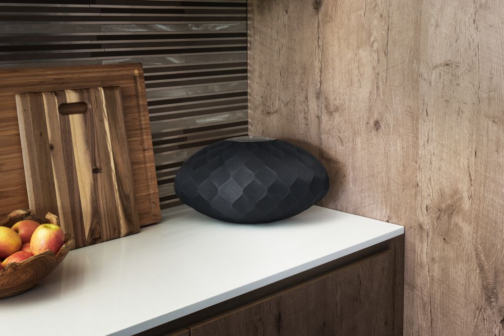Bowers & Wilkins Formation Wedge (Black)