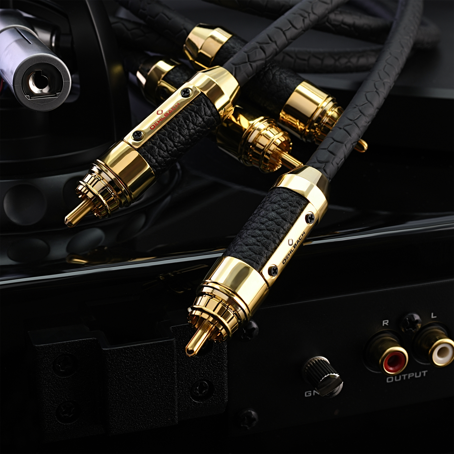 Oehlbach STATE OF THE ART XXL Black Connection Cable RCA, 2x2m gold Комплект аудиокабелей Brilliant NF с разъемом RCA D1C13836