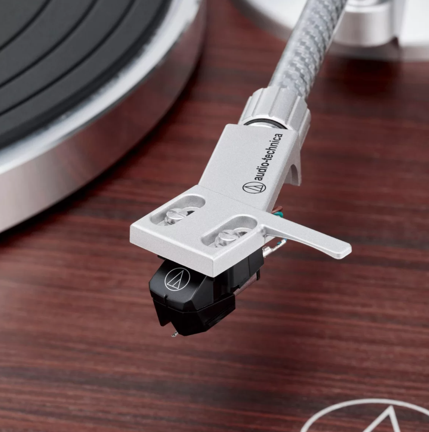 AUDIO-TECNICA AT-LPW50BTRW Проигрыватель виниловых дисков