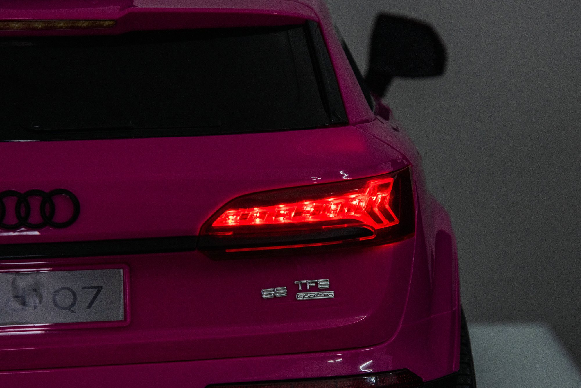 Детский электромобиль Audi Q7 12V 2WD - HL678-LUX-PINK