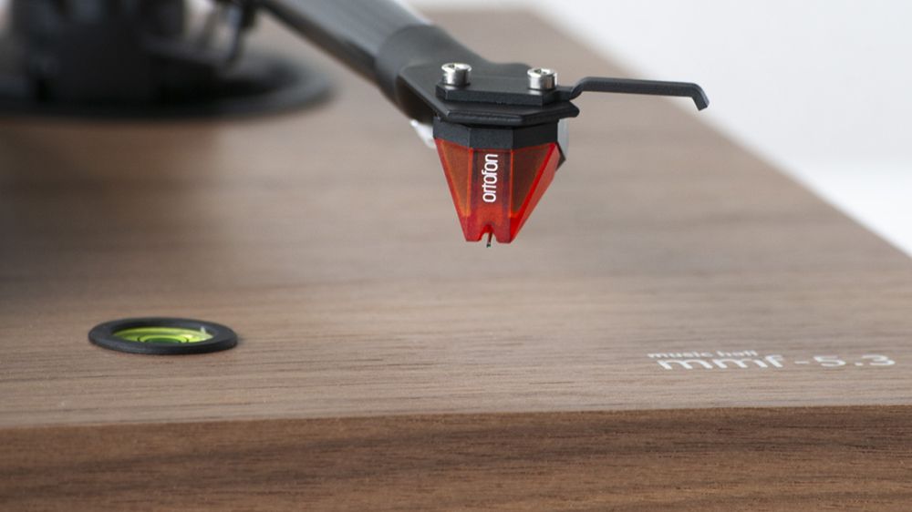 Music Hall MMF-5.3 SE walnut, картридж Ortofon 2M Bronze