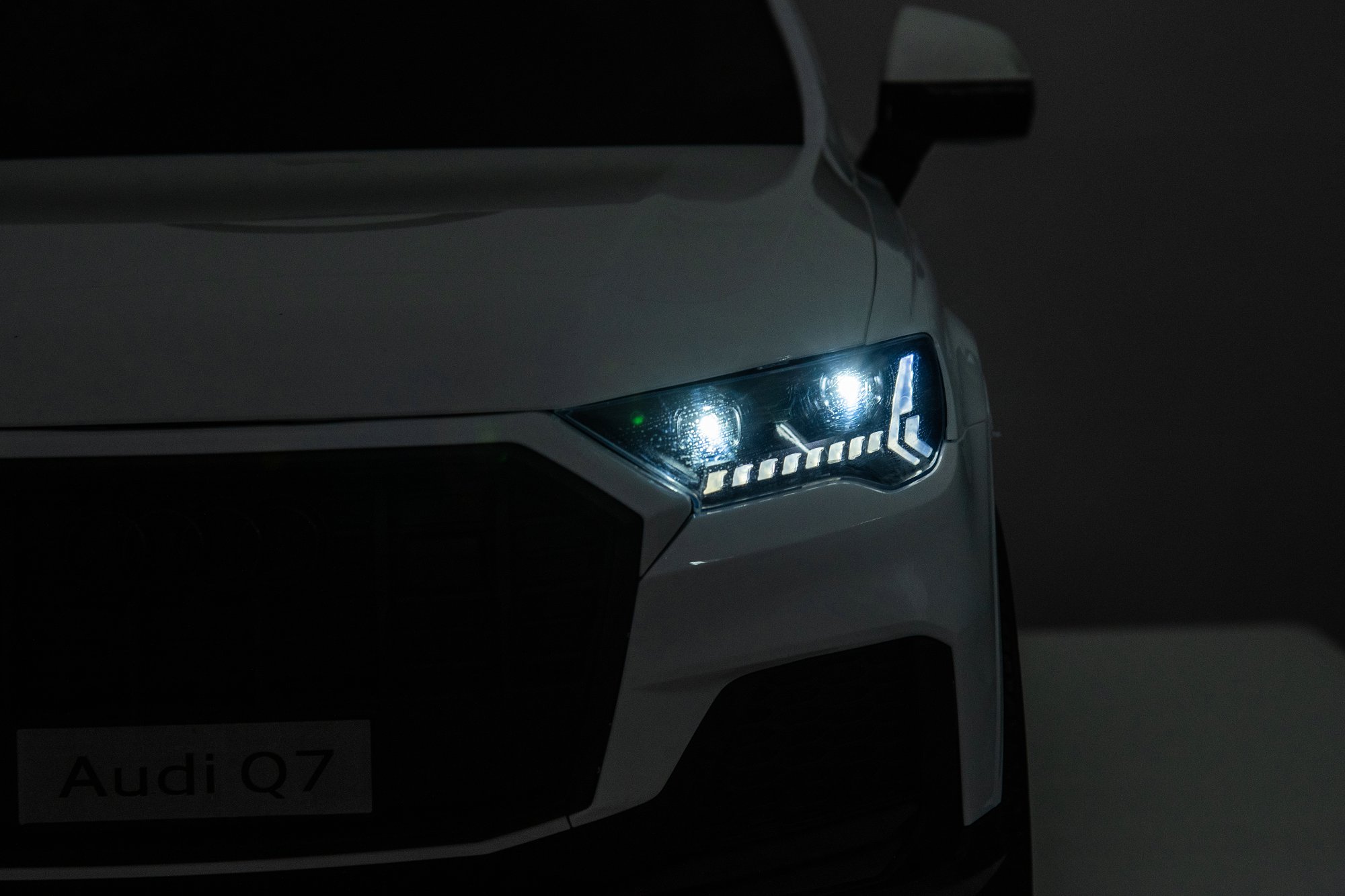 Детский электромобиль Audi Q7 12V 2WD - HL678-LUX-WHITE