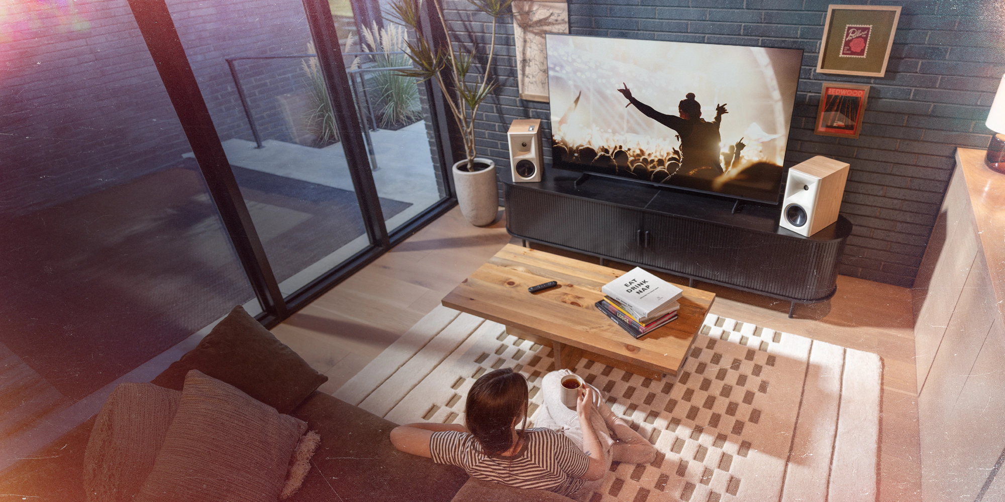 Klipsch The Fives II Oak Полочная активная акустическая система