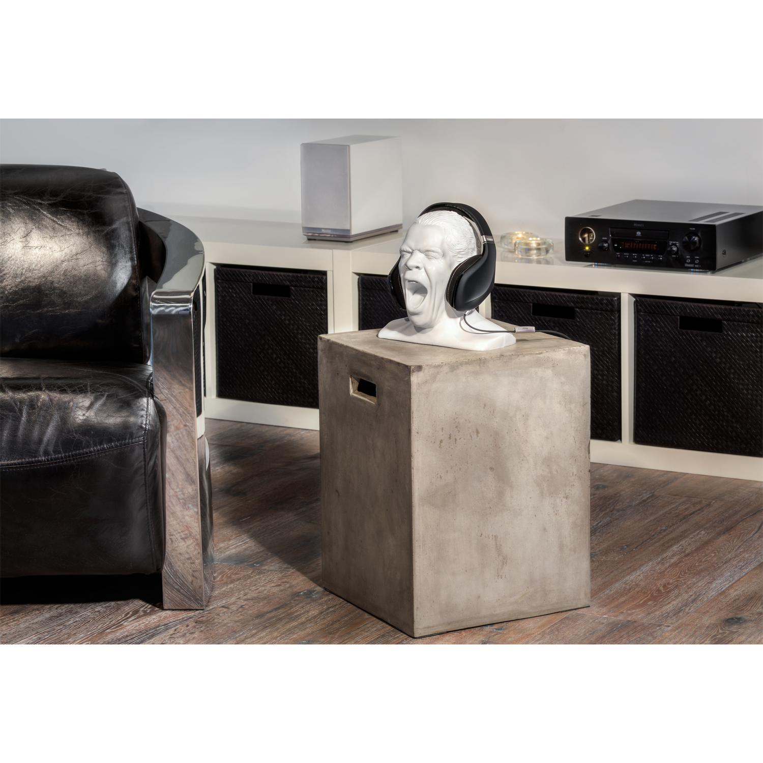 Oehlbach STATE OF THE ART XXL SCREAM Headphone Stand white Подставка для наушников D1C35402